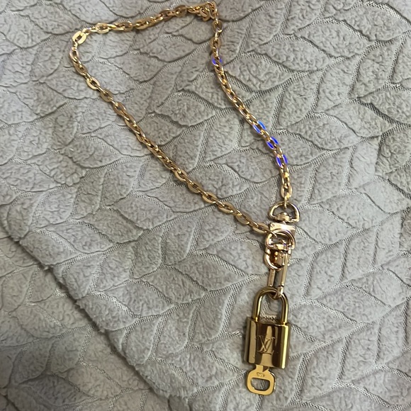 100% Authentic Louis Vuitton Lock and Key Gold Color - Picture 5 of 5